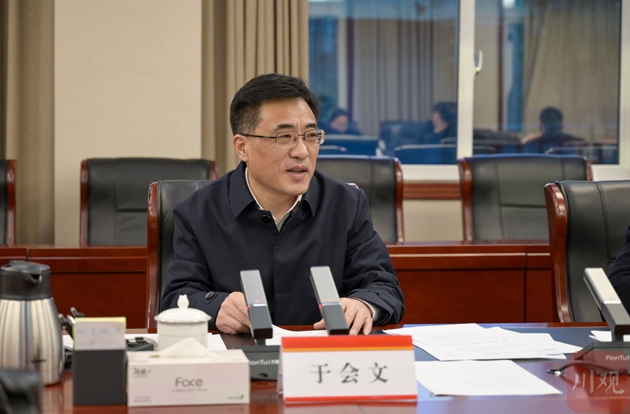全國人大代表、重慶市渝北區(qū)委書記于會文_副本.jpg